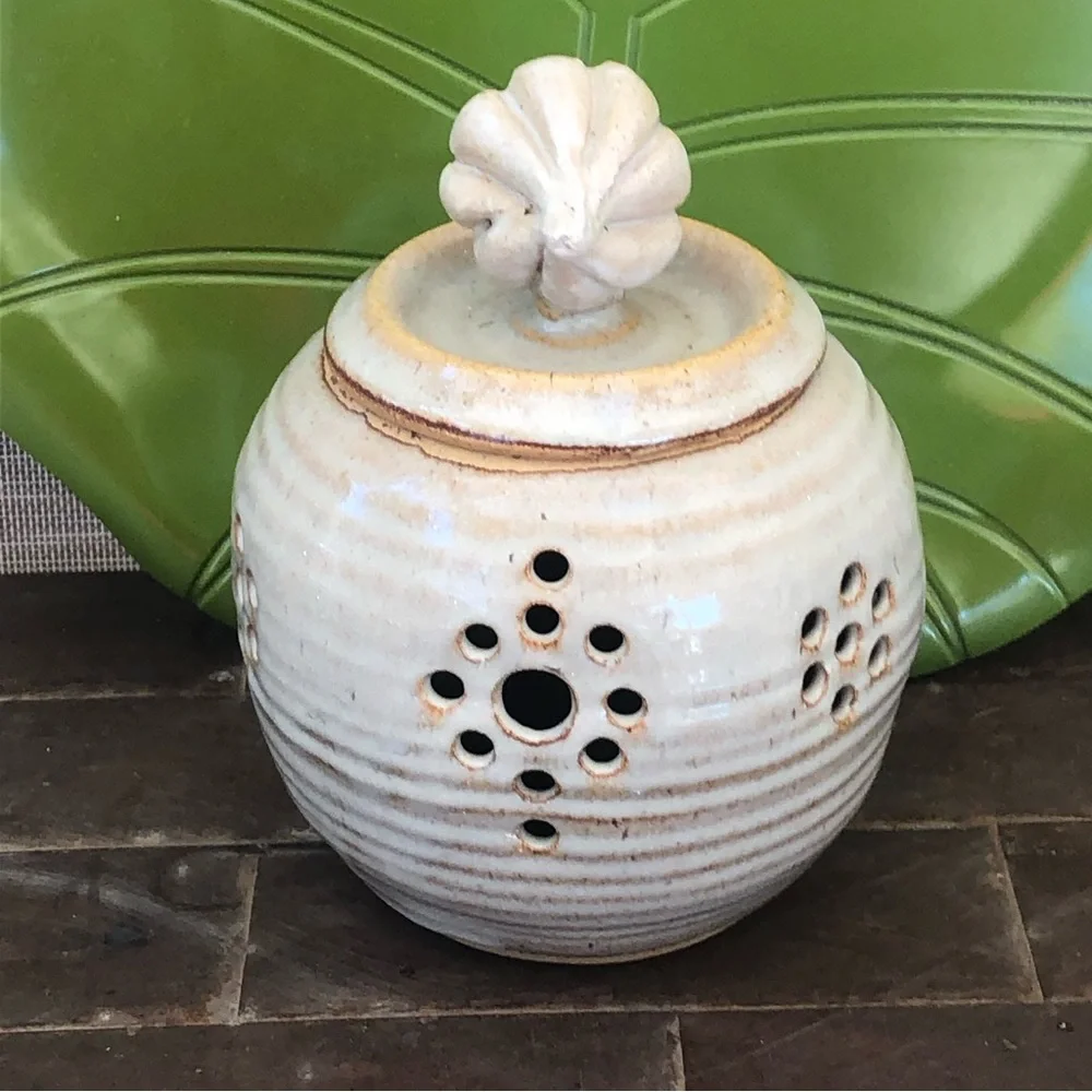 Studio Pottery Handmade Glazed Stoneware Signed Garlic Keeper - Picture 3 of 12